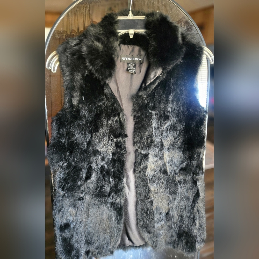 Adrienne Landau Elegant Black Faux Fur Vest